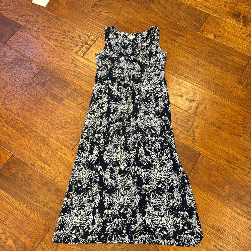 Charters Club. Navy blue and white coral maxi dress. Women’s medium.